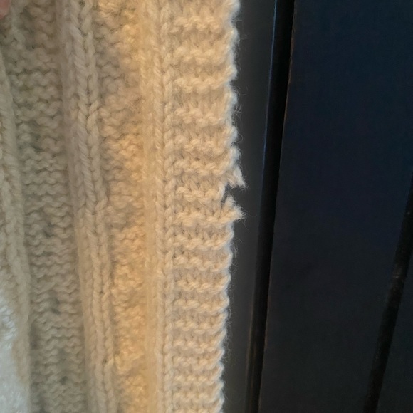 Beautiful hand knit 100% wool scarf - Picture 5 of 5